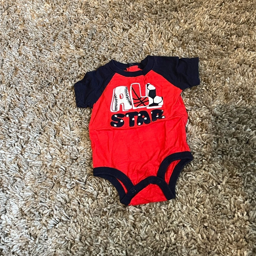 Like new Toys R Us all star‎ onesie